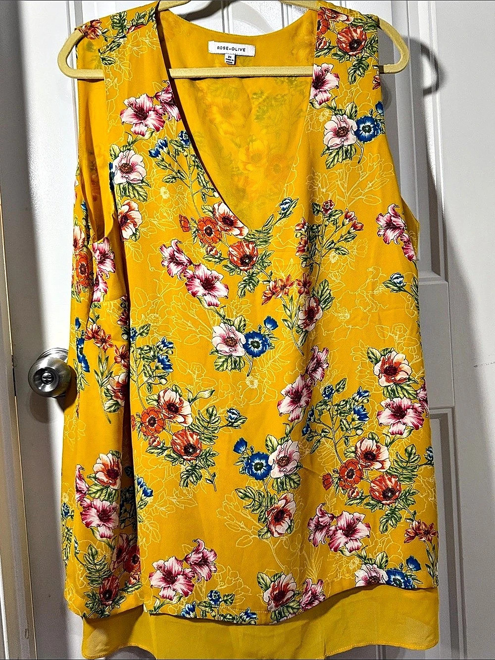 Rose + Olive Floral V-Neck Tunic in Yellow Size XXL